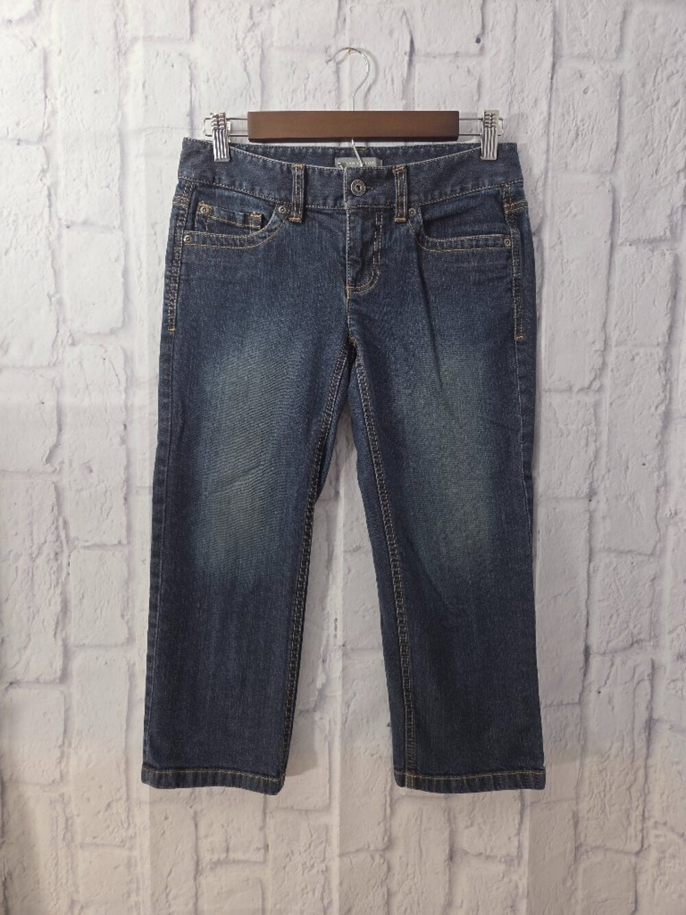 Ann Taylor Size 0 Medium Wash Denim Blue Slim Fit Low Waist Summer Jean Capris